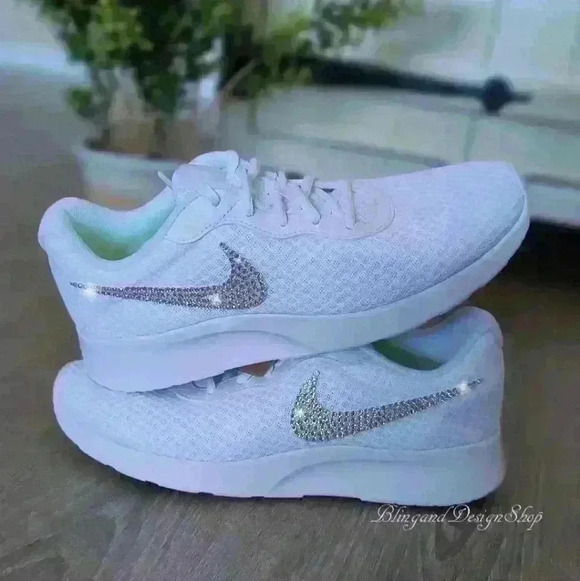 Bling Womens Nike White Tanjun Shoe Customized with Swarovski Crystal Rhinestone - Picture 8 of 9